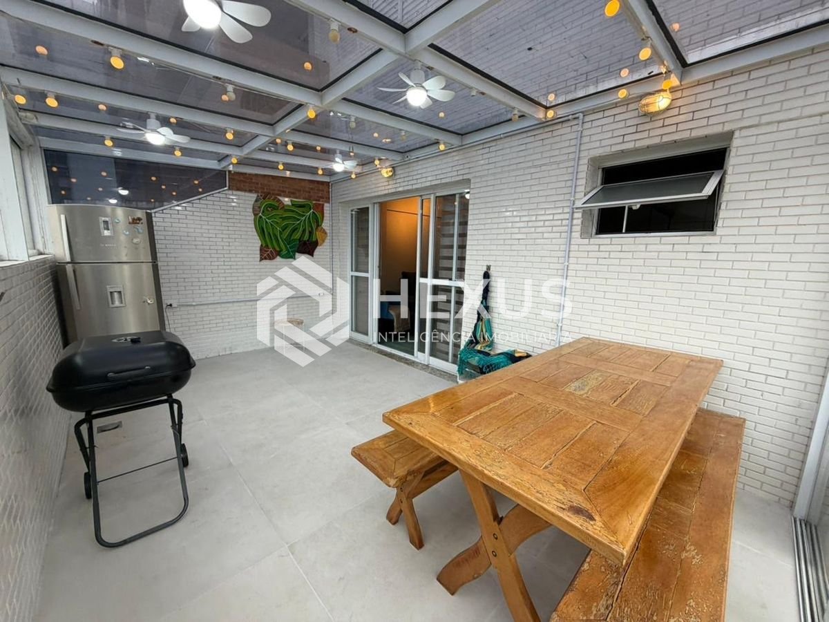 Foto 5 de Apartamento reformado com varanda e lazer a 500m da praia na região do Boqueirão, Santos