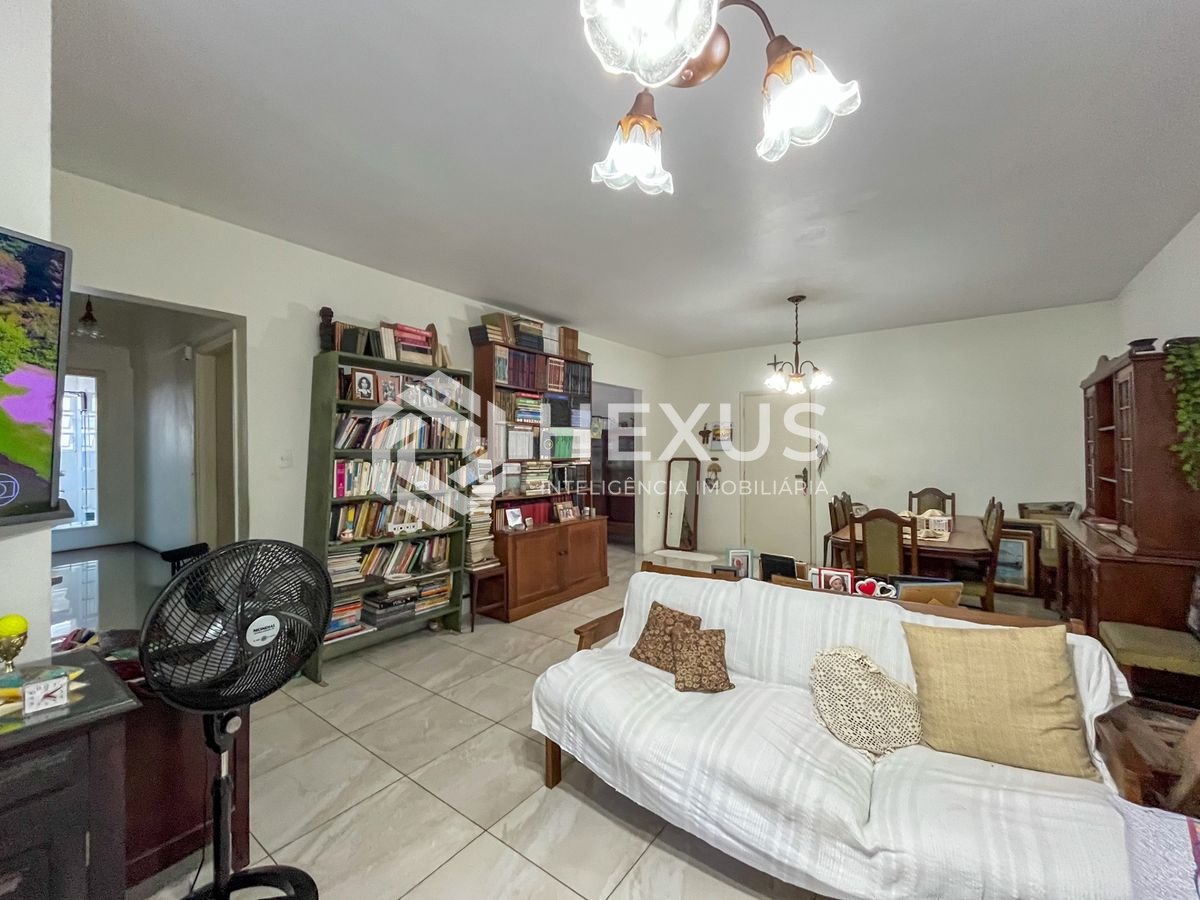 Foto 4 de Apartamento com varanda e lazer a 200m da praia nas Pitangueiras, Guarujá