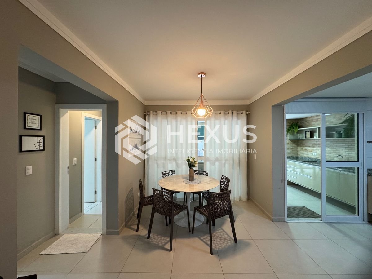 Foto 4 de Apartamento reformado com varanda gourmet a 200m da praia na Enseada, Guarujá