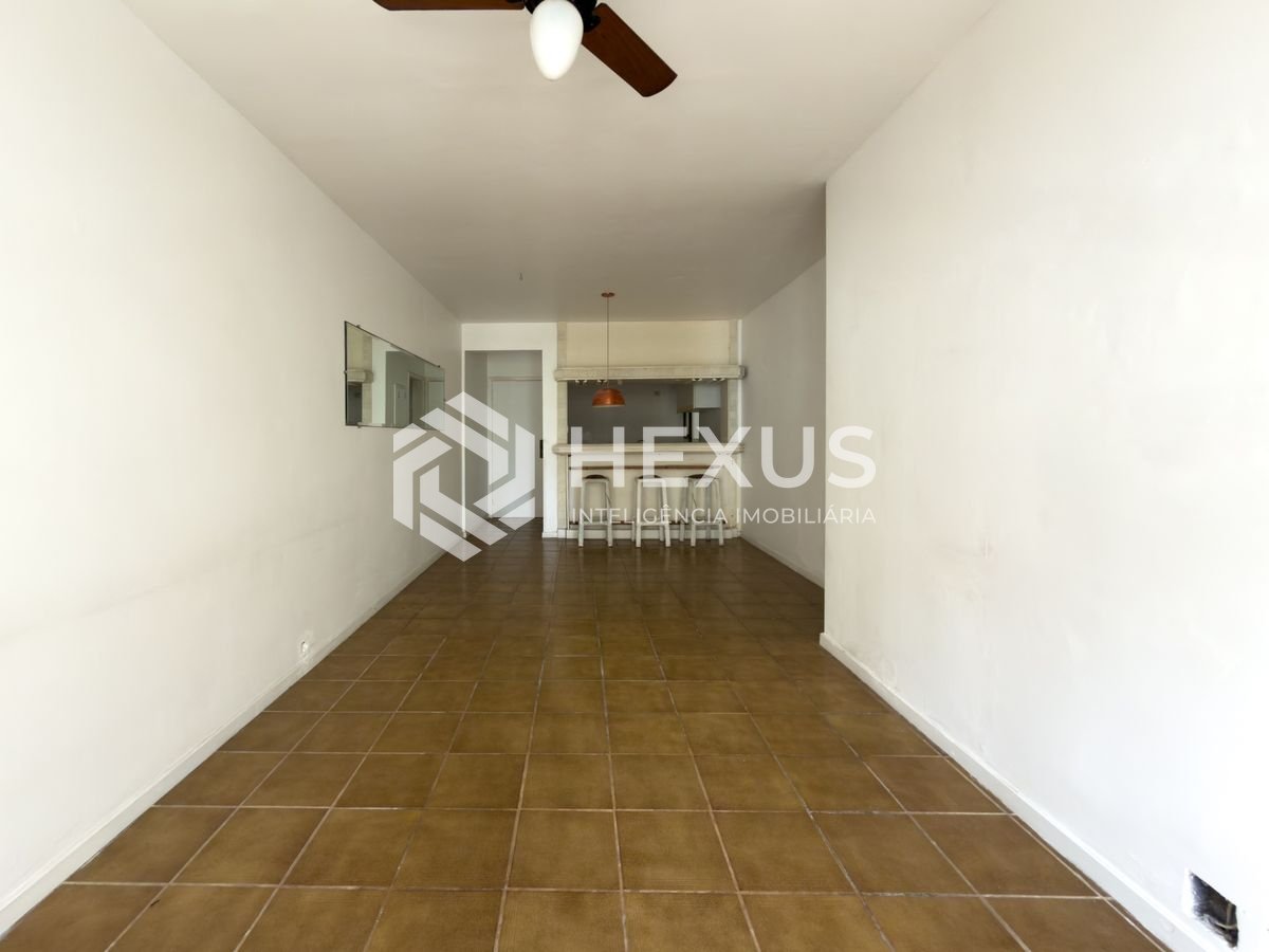 Foto 3 de Apartamento com varanda e lazer a 150m da praia nas Pitangueiras, Guarujá