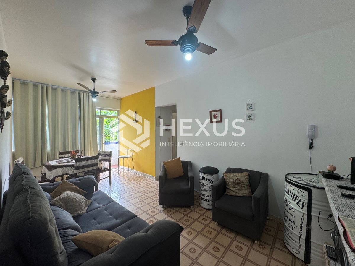 Apartamento com varanda e lazer a 150m da praia na Enseada, Guarujá