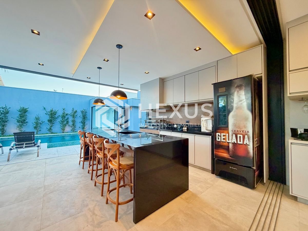 Foto 5 de Casa de alto padrão com piscina e área gourmet no Jardim Acapulco, Guarujá.