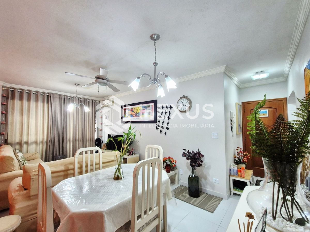 Foto 3 de Apartamento reformado com varanda gourmet nas Pitangueiras, Guarujá