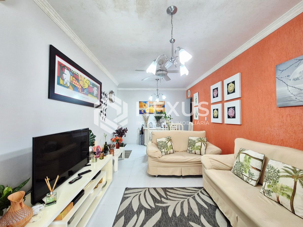 Foto 2 de Apartamento reformado com varanda gourmet nas Pitangueiras, Guarujá
