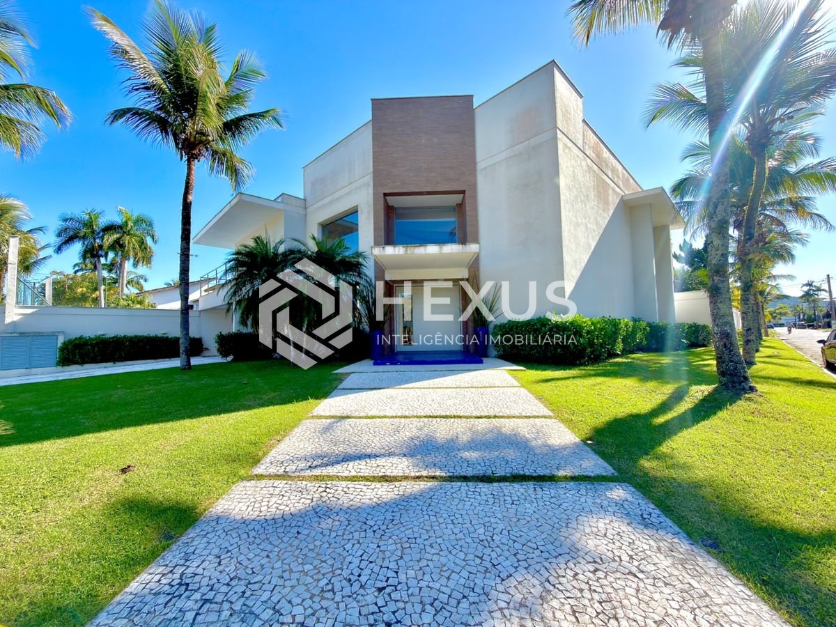 Foto 3 de Casa de alto padrão com piscina e área gourmet no Jardim Acapulco, Guarujá