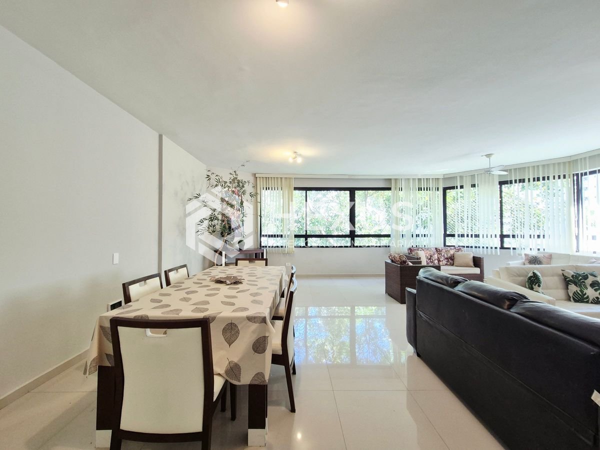 Foto 3 de Apartamento com varanda e lazer nas Pitangueiras, Guarujá