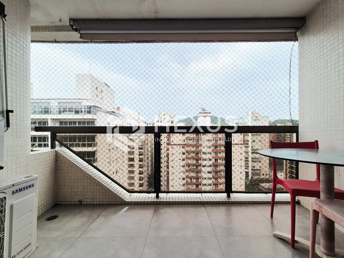 Foto 3 de Apartamento com varanda e lazer a 200m da praia nas Pitangueiras, Guarujá