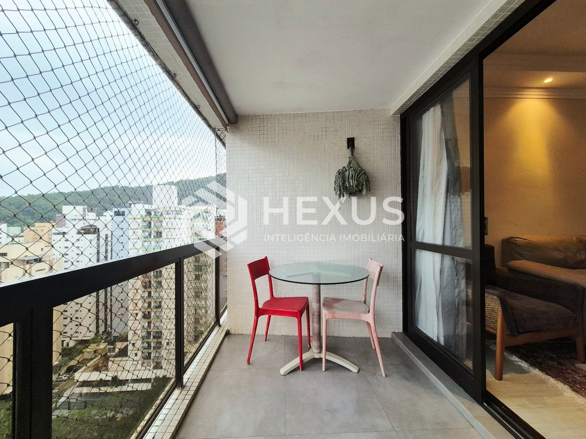 Foto 5 de Apartamento com varanda e lazer a 200m da praia nas Pitangueiras, Guarujá
