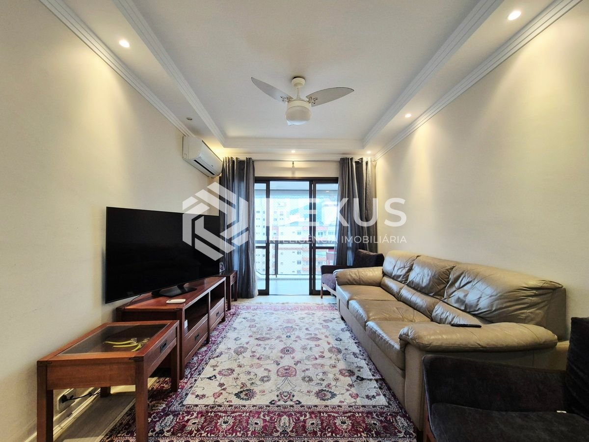 Foto 2 de Apartamento com varanda e lazer a 200m da praia nas Pitangueiras, Guarujá