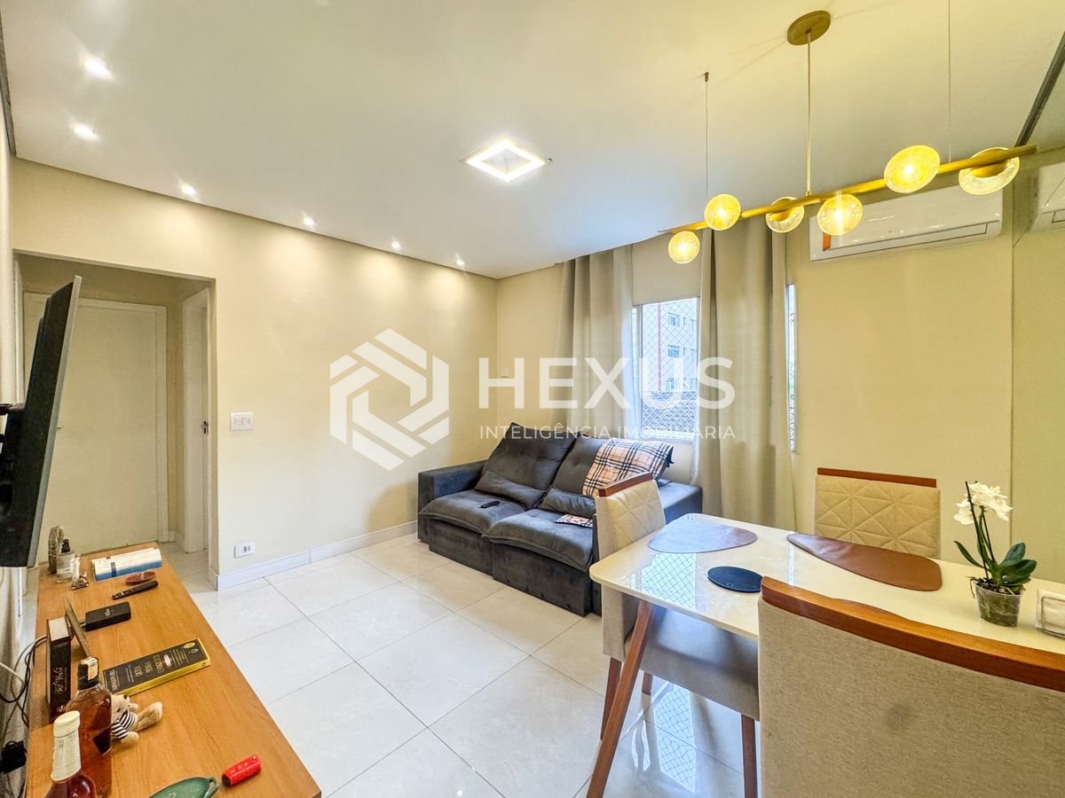 Foto 2 de Apartamento reformado a 450m da praia no Jardim Astúrias, Guarujá