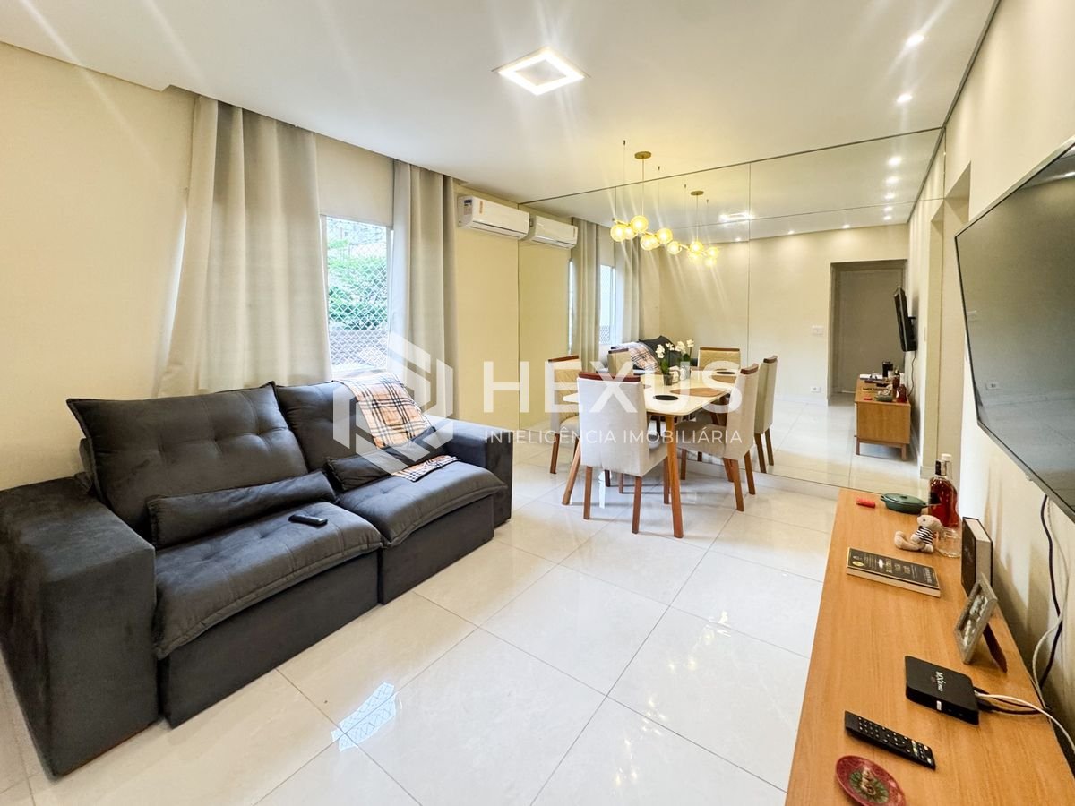 Apartamento reformado a 450m da praia no Jardim Astúrias, Guarujá