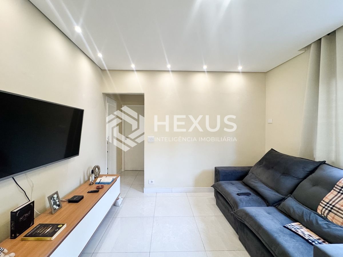 Foto 3 de Apartamento reformado a 450m da praia no Jardim Astúrias, Guarujá