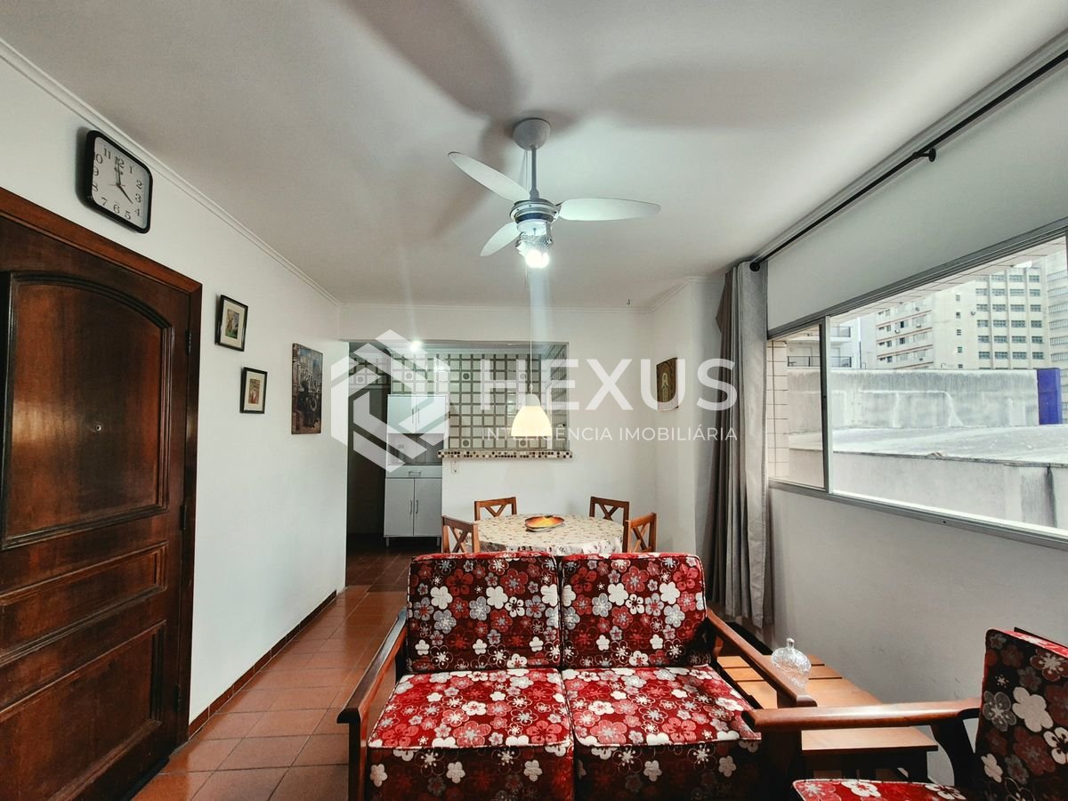 Foto 2 de Apartamento com varanda a 1 quadra da praia nas Pitangueiras, Guarujá