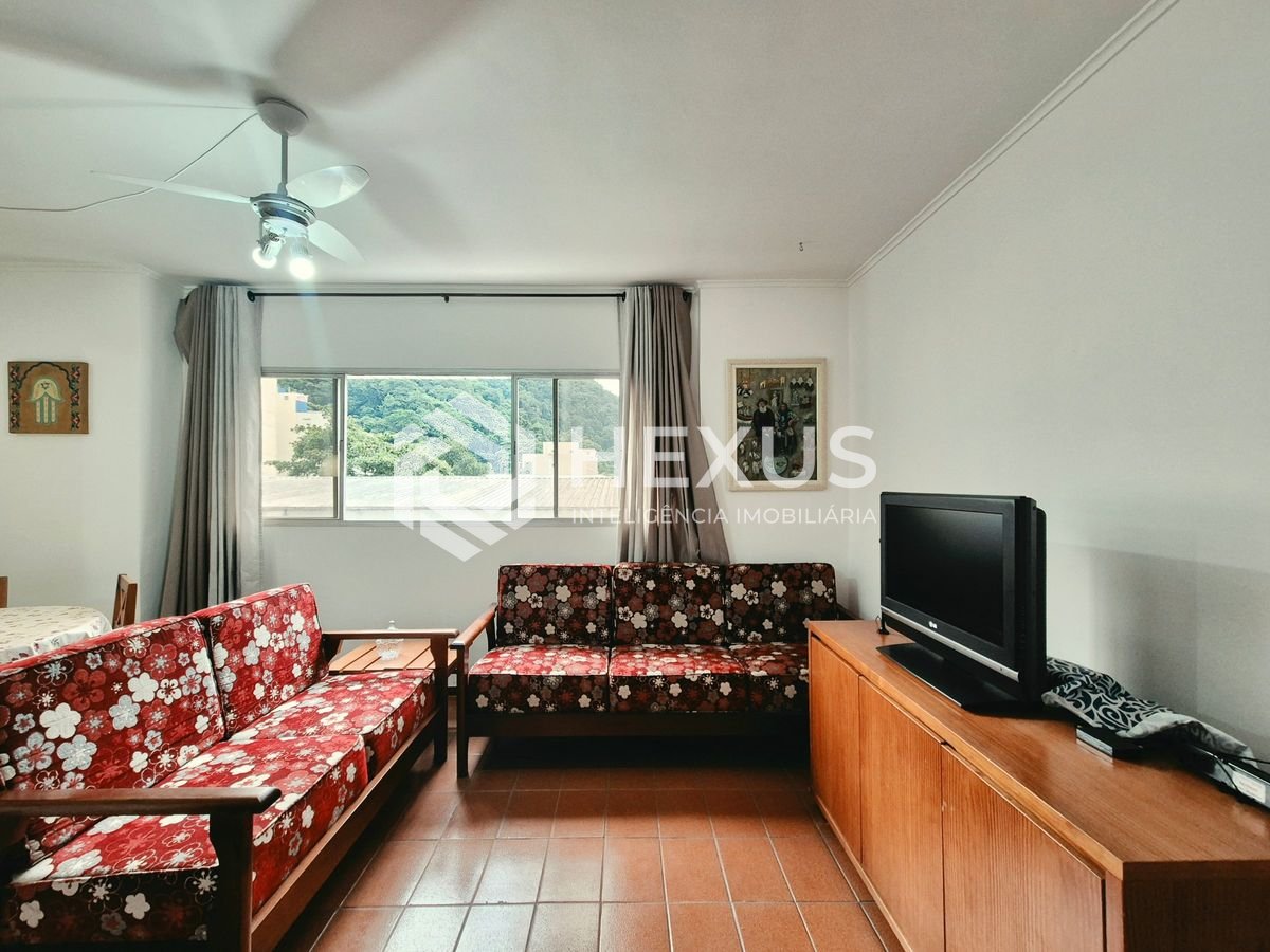 Foto 3 de Apartamento com varanda a 1 quadra da praia nas Pitangueiras, Guarujá