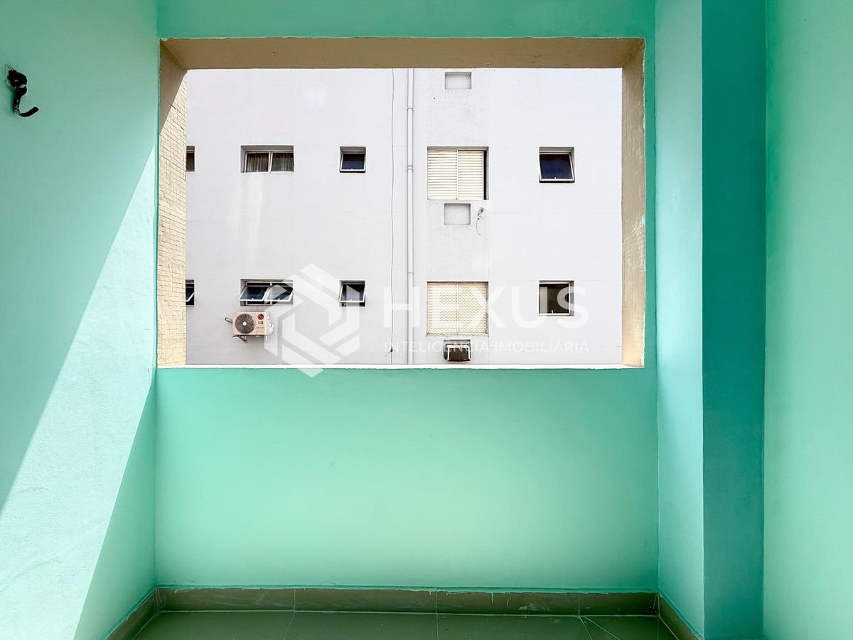 Foto 4 de Apartamento com varanda a 400m da praia no Jardim Astúrias, Guarujá