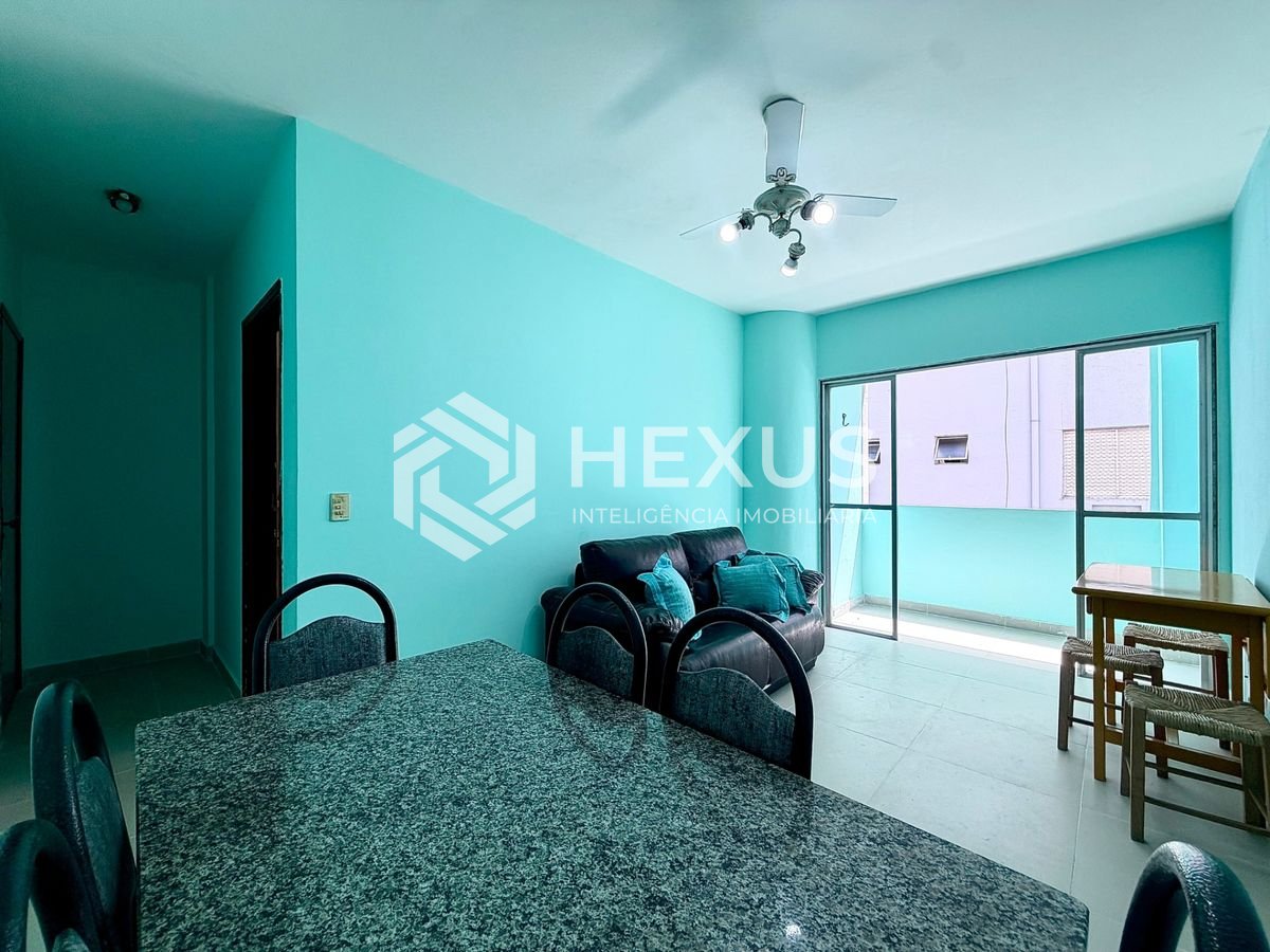 Apartamento com varanda a 400m da praia no Jardim Astúrias, Guarujá