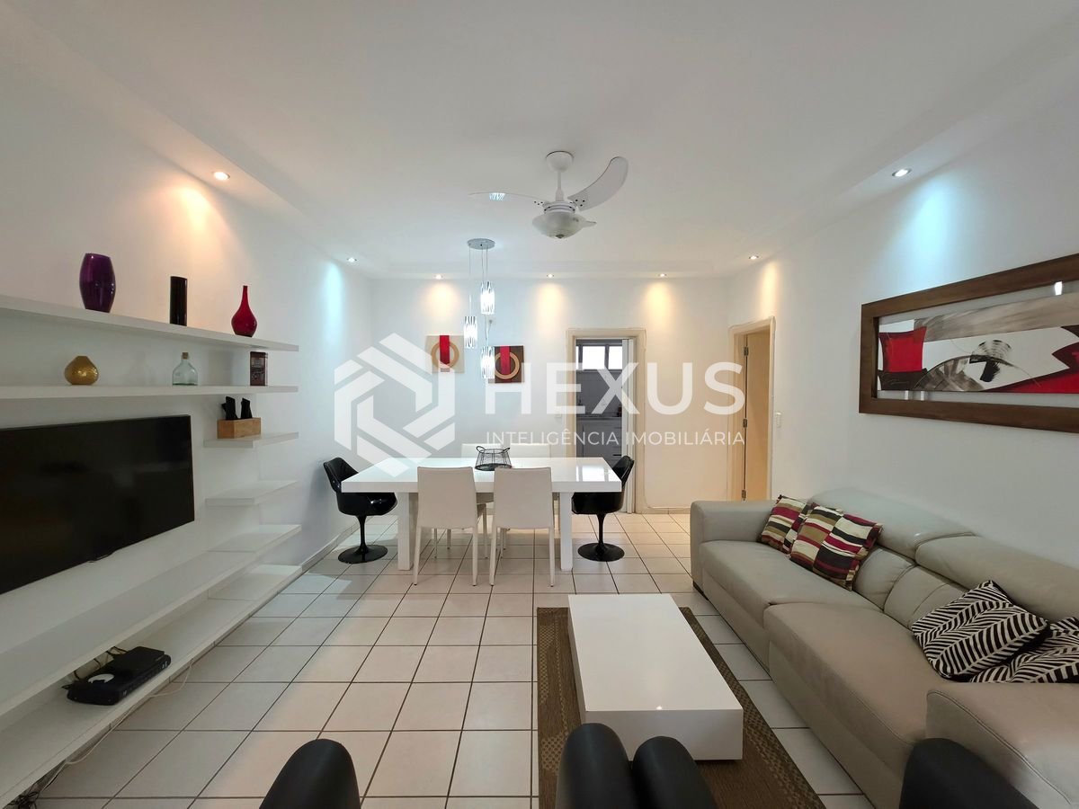 Foto 3 de Apartamento com varanda a 1 quadra da praia nas Pitangueiras, Guarujá