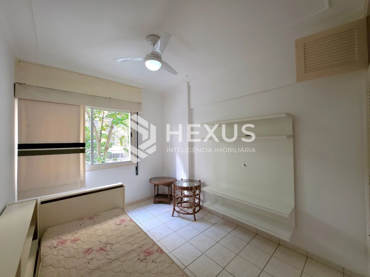 Foto 5 de Apartamento com varanda a 1 quadra da praia nas Pitangueiras, Guarujá