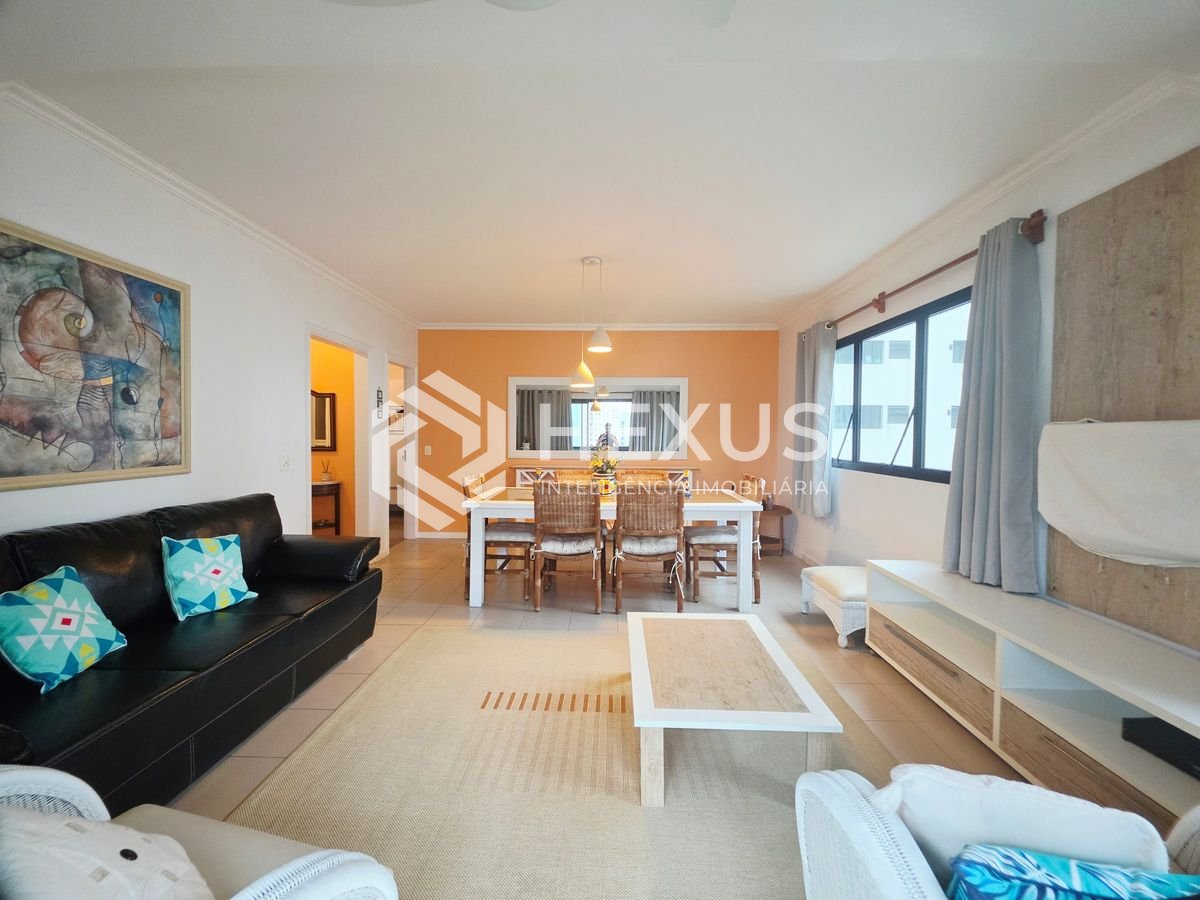 Apartamento reformado com lazer a 1 quadra da praia nas Pitangueiras, Guarujá