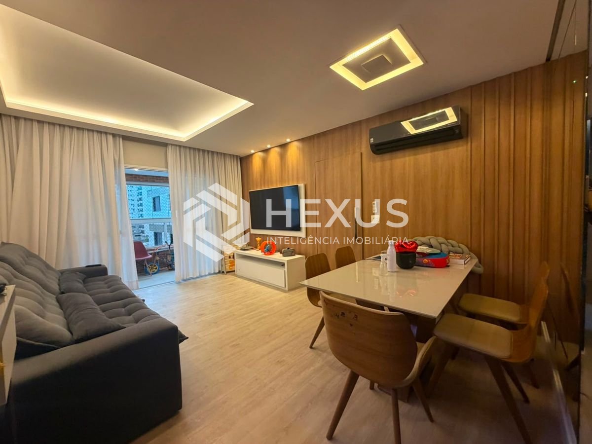 Foto 5 de Apartamento reformado com varanda e lazer a 500m da praia na região do Boqueirão na Enseada, Guarujá