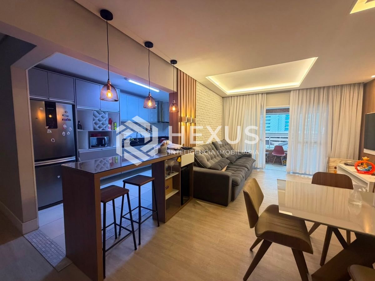 Foto 3 de Apartamento reformado com varanda e lazer a 500m da praia na região do Boqueirão na Enseada, Guarujá