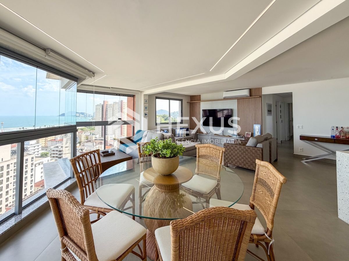 Foto 4 de Apartamento reformado com varanda gourmet vista mar e lazer a 300m da praia na Enseada, Guarujá