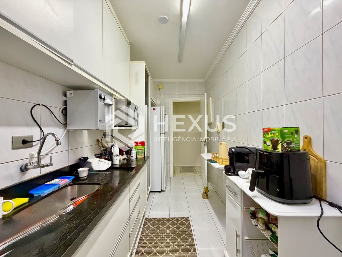 Foto 5 de Apartamento com varanda e lazer a 500m da praia no Tombo, Guarujá