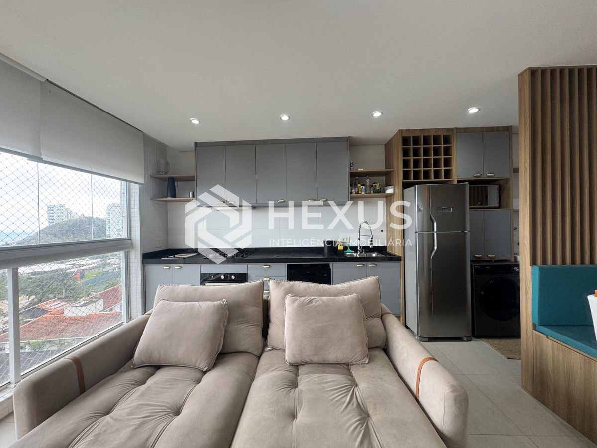 Foto 3 de Apartamento reformado com varanda vista mar a 100m da praia na Enseada, Guarujá