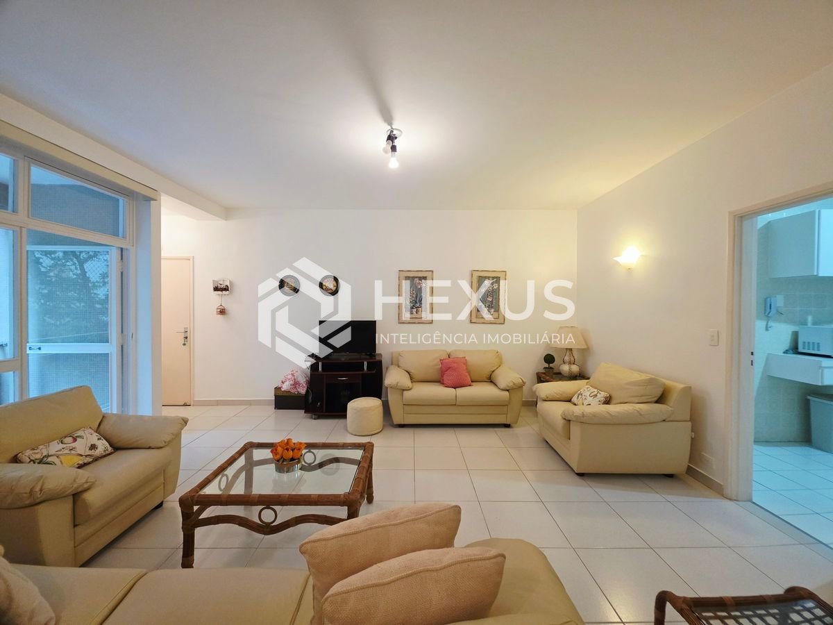 Foto 4 de Apartamento com varanda a 1 quadra da praia nas Pitangueiras, Guarujá