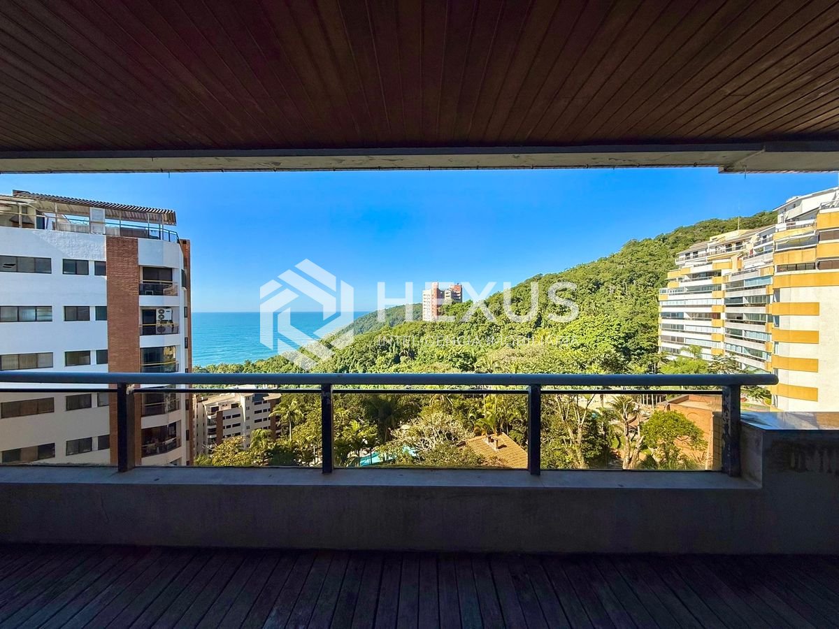 Foto 3 de Apartamento com varanda vista mar e lazer na beira mar no Morro Sorocotuba na Enseada, Guarujá