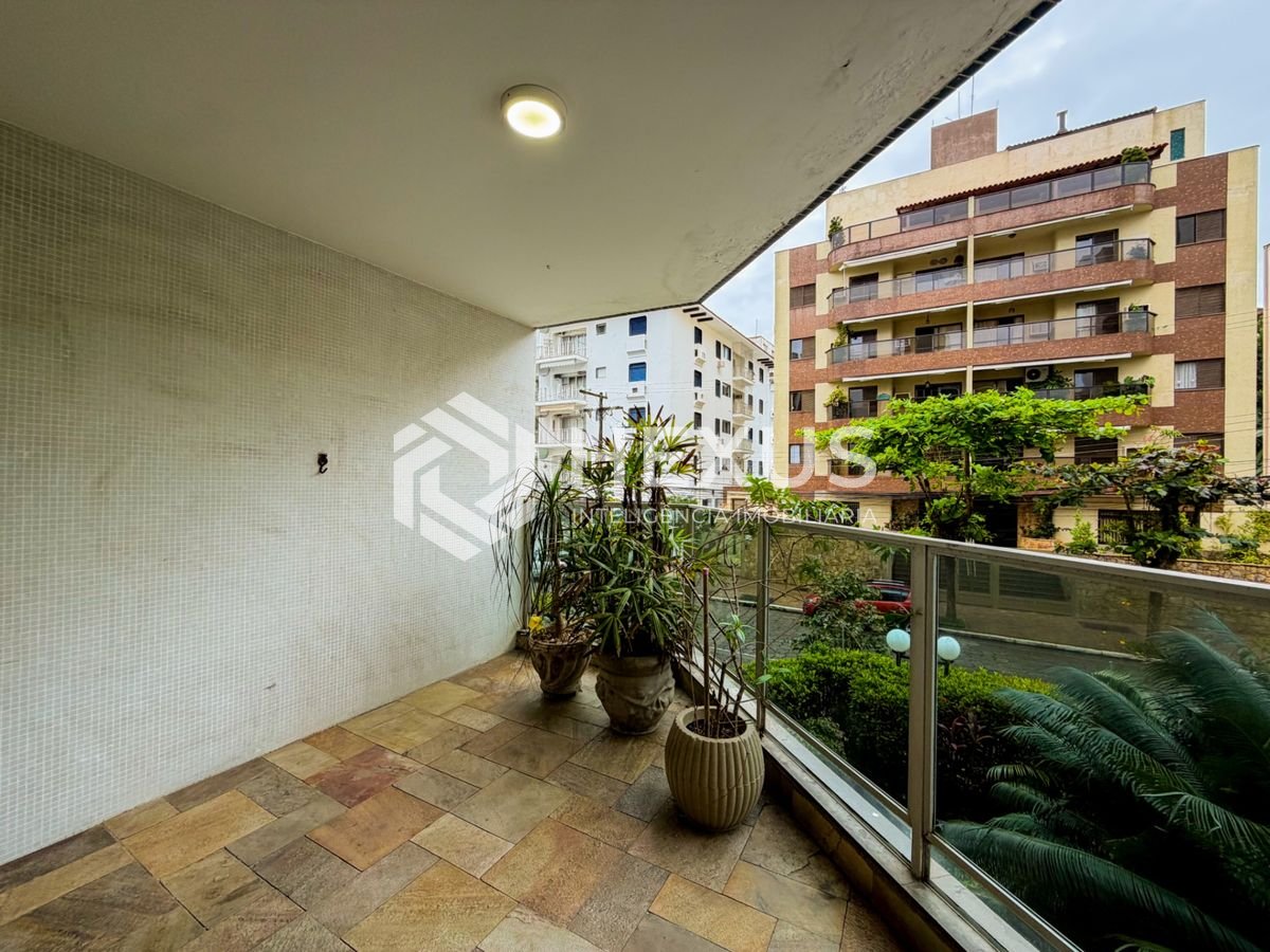 Foto 2 de Apartamento com varanda e lazer a 400m da praia na região do Jardim Três Marias na Enseada, Guarujá