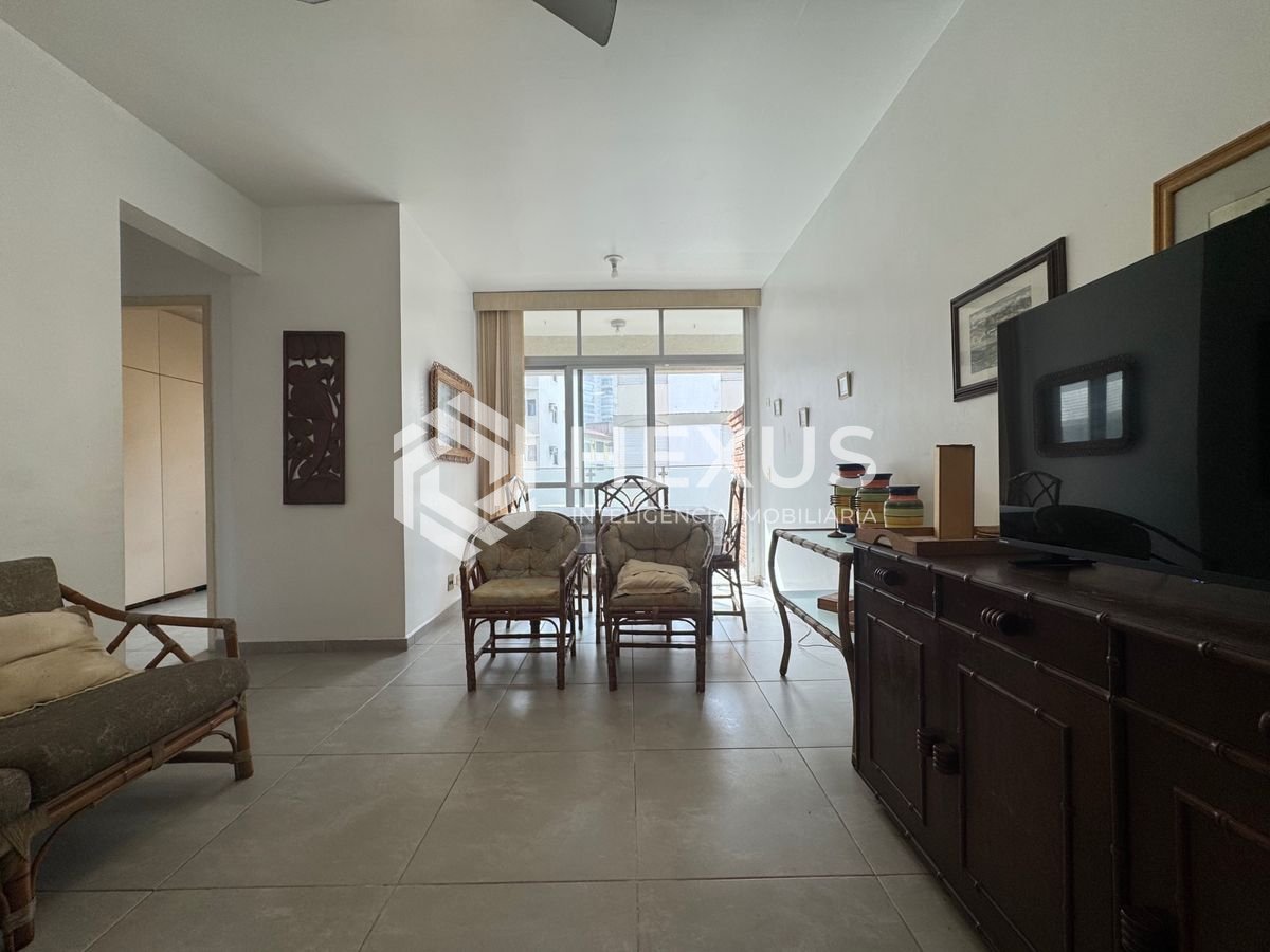Foto 3 de Apartamento com varanda e lazer a 200m da praia na região do Tortugas na Enseada, Guarujá