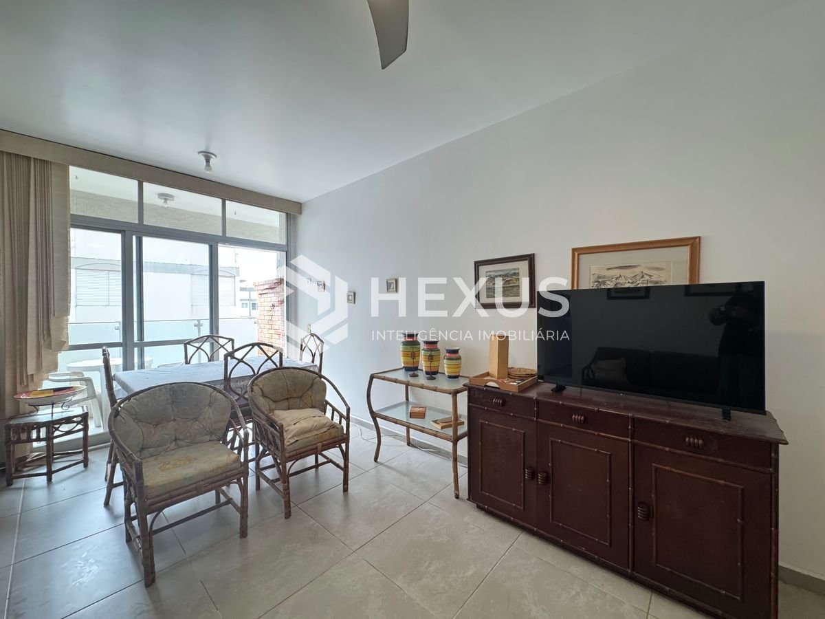 Foto 4 de Apartamento com varanda e lazer a 200m da praia na região do Tortugas na Enseada, Guarujá
