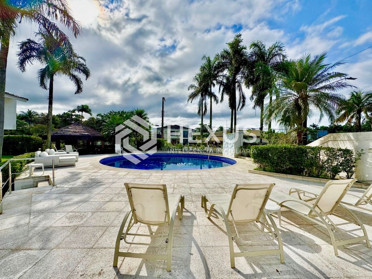 Foto 3 de Casa reformada com varanda piscina e área gourmet no Acapulco, Guarujá