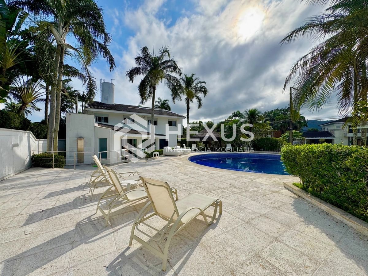 Foto 2 de Casa reformada com varanda piscina e área gourmet no Acapulco, Guarujá