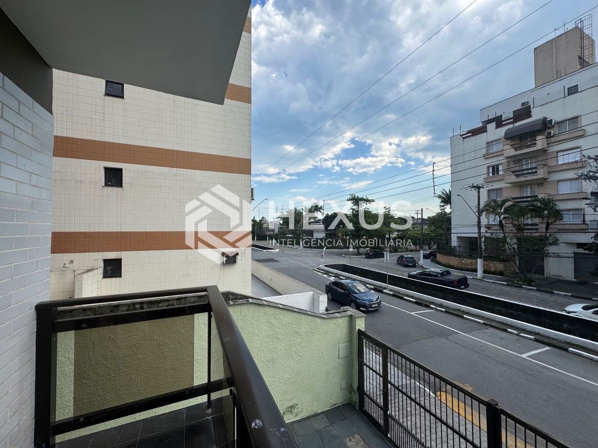 Foto 2 de Apartamento com varanda a 400m da praia na Brunella na Enseada, Guarujá