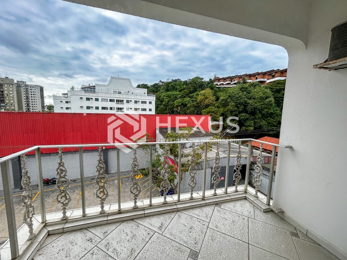 Foto 2 de Apartamento com varanda e lazer a 400m da praia na Enseada, Guarujá