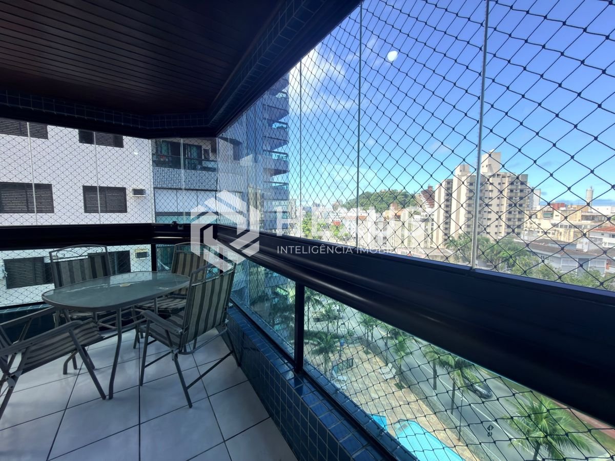 Foto 4 de Apartamento com varanda e lazer completo a 300m da praia na Enseada, Guarujá