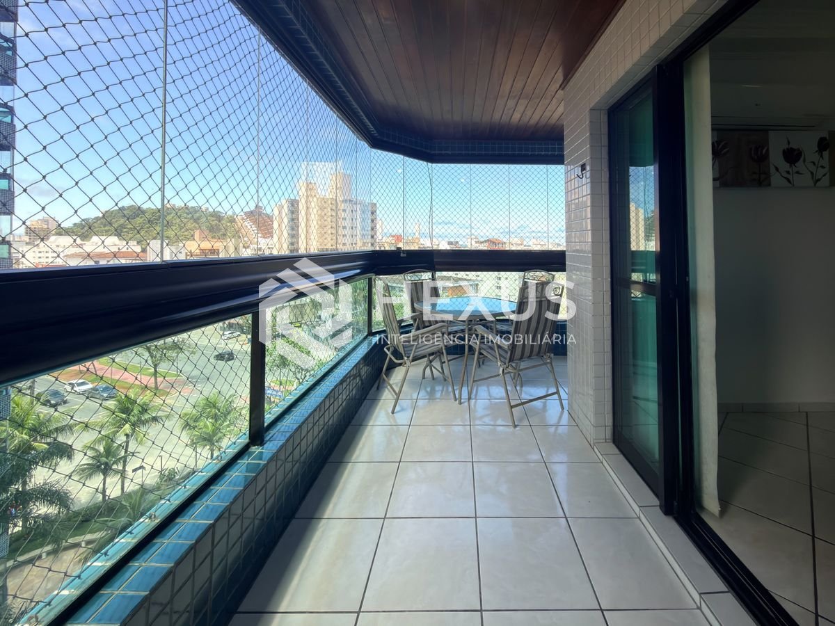 Foto 2 de Apartamento com varanda e lazer completo a 300m da praia na Enseada, Guarujá