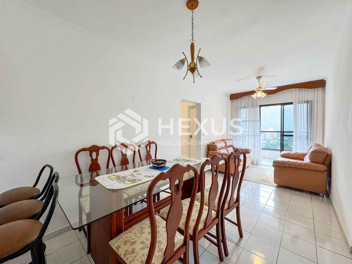 Foto 4 de Apartamento reformado com varanda e lazer a 450m da praia na região do Parque Enseada na Enseada, Guarujá