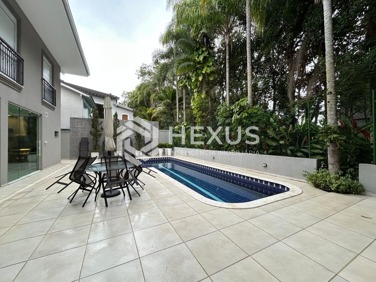 Foto 4 de Casa voltada para a mata na praia de  Pernambuco à venda, Guarujá-SP.