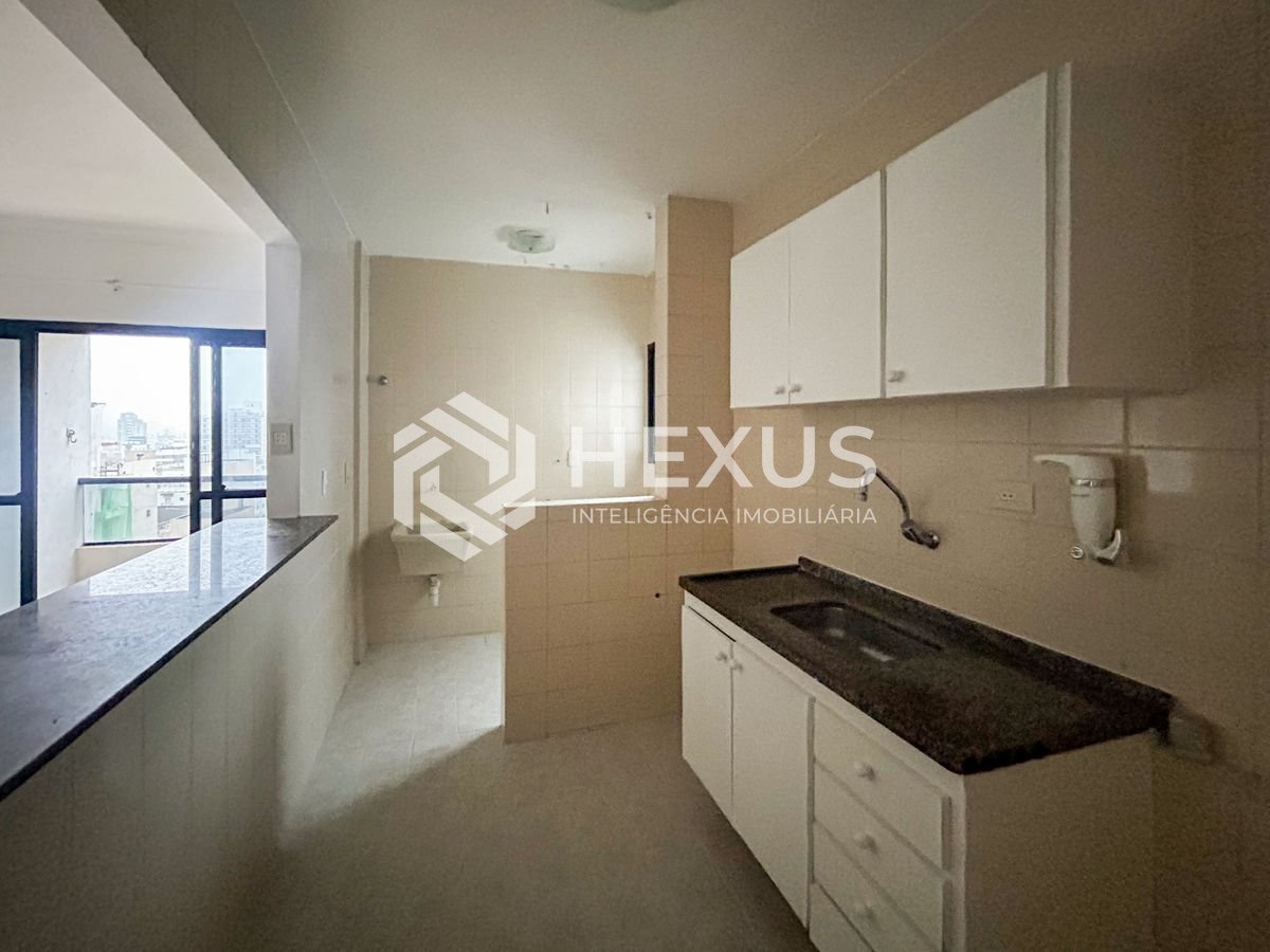 Foto 4 de Apartamento com varanda e lazer a 500m da praia na Enseada, Guarujá