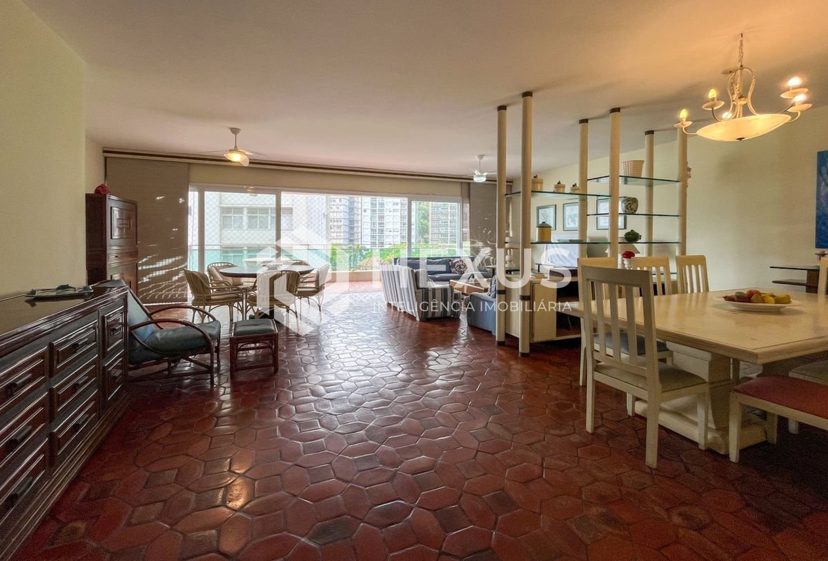 Foto 2 de Apartamento com varanda vista mar na beira mar da praia nas Pitangueiras, Guarujá