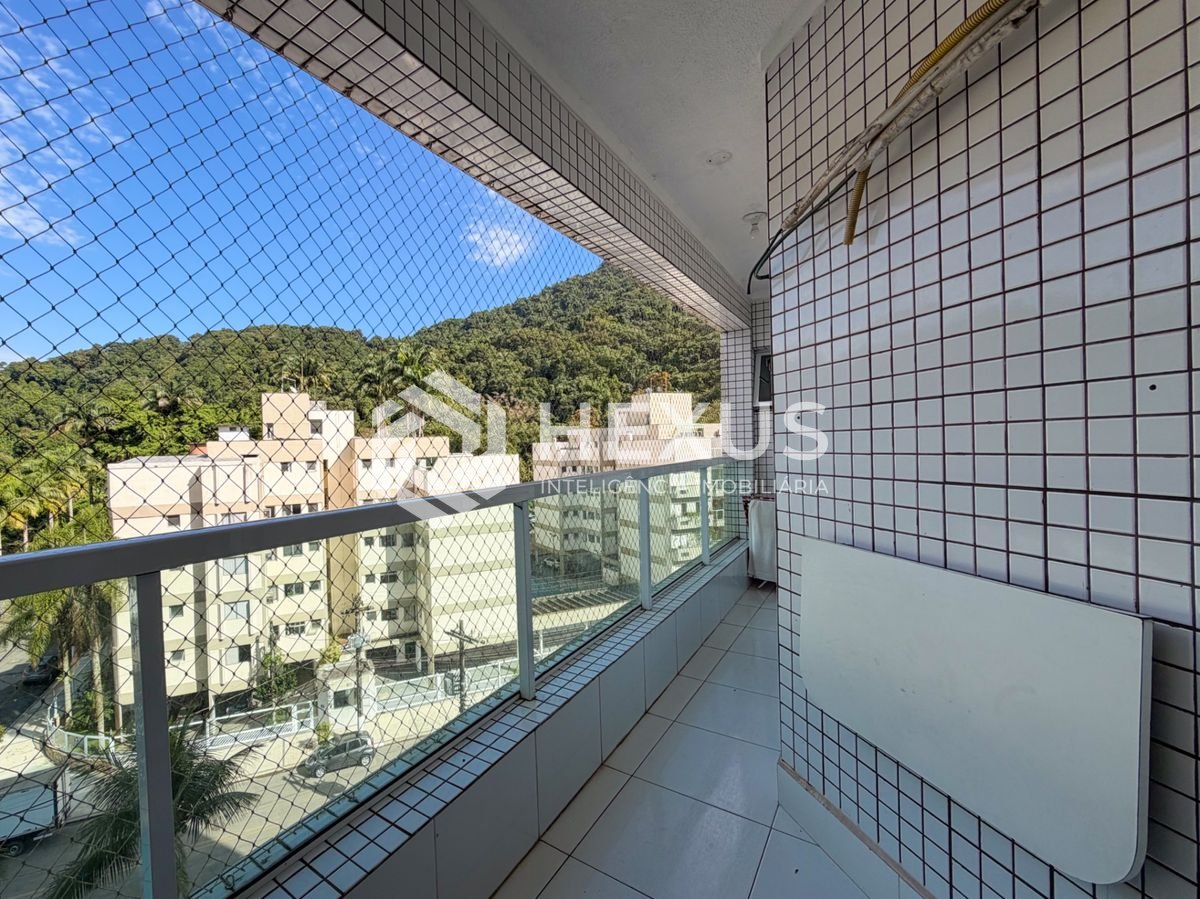 Foto 4 de Apartamento reformado com varanda e lazer na região do Jardim Tejereba na Enseada, Guarujá