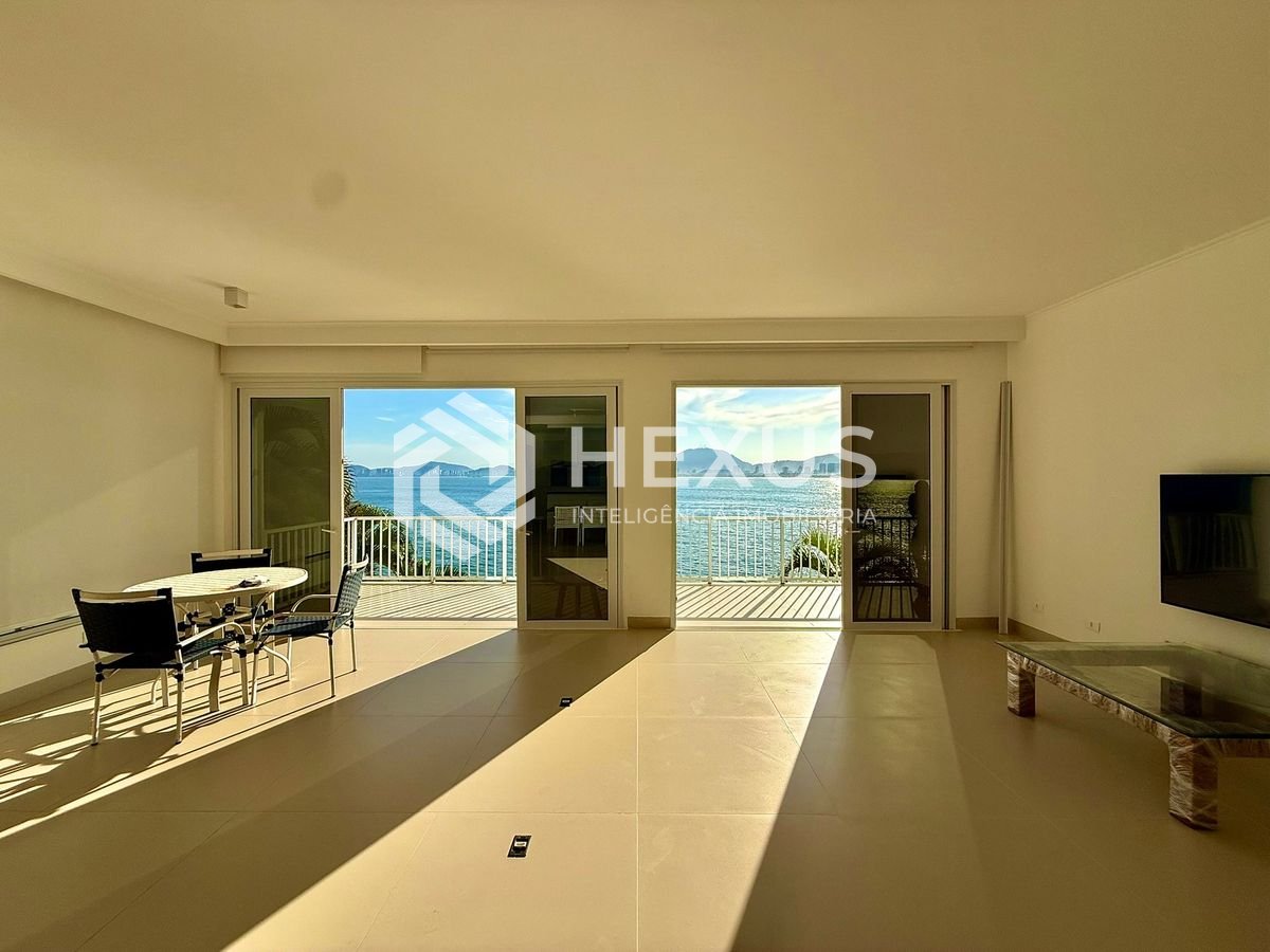Foto 5 de Apartamento reformado frente mar com varanda vista mar e lazer na região do Tortugas na Enseada, Guarujá
