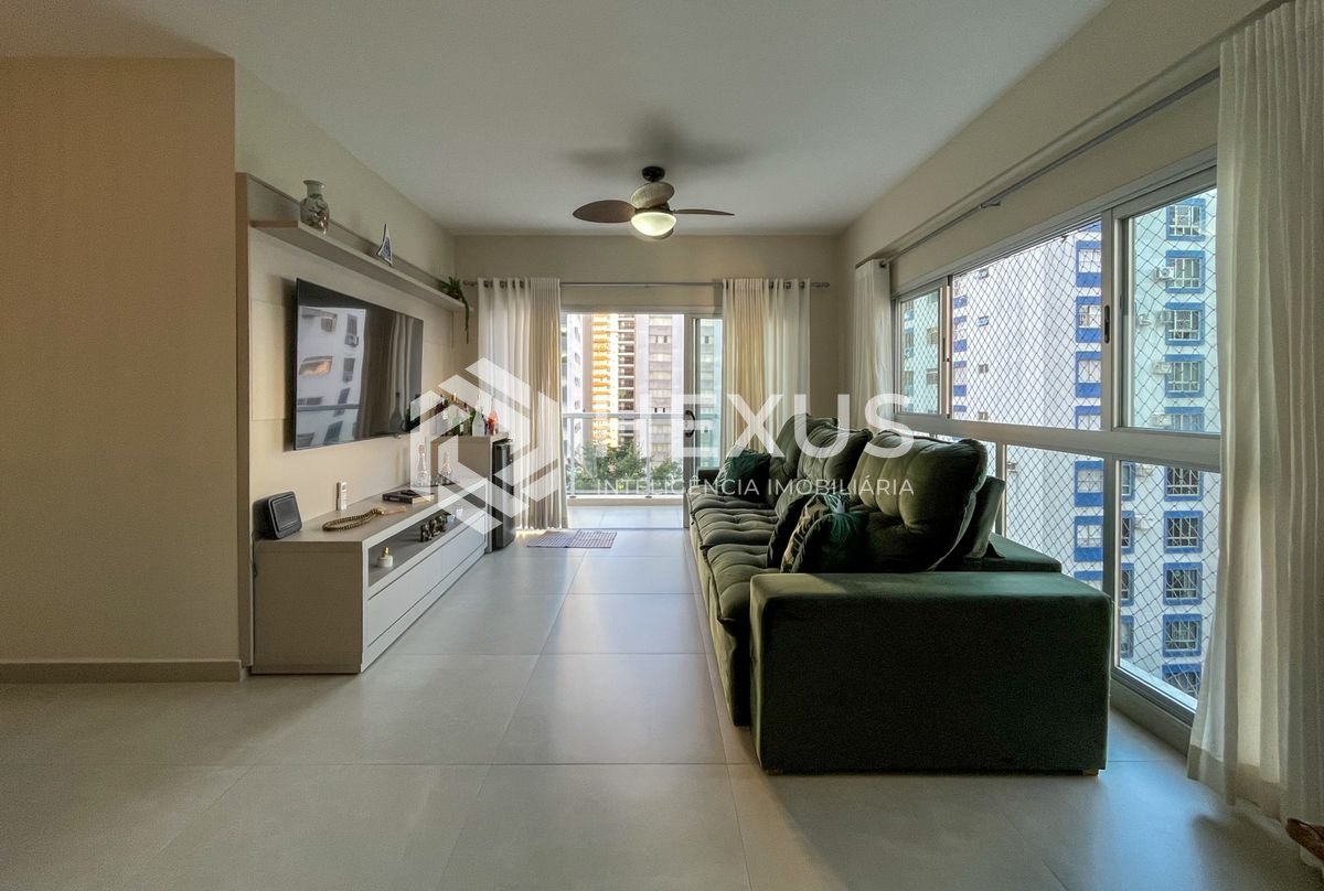 Foto 2 de Apartamento com varanda vista mar e lazer nas Pitangueiras, Guarujá