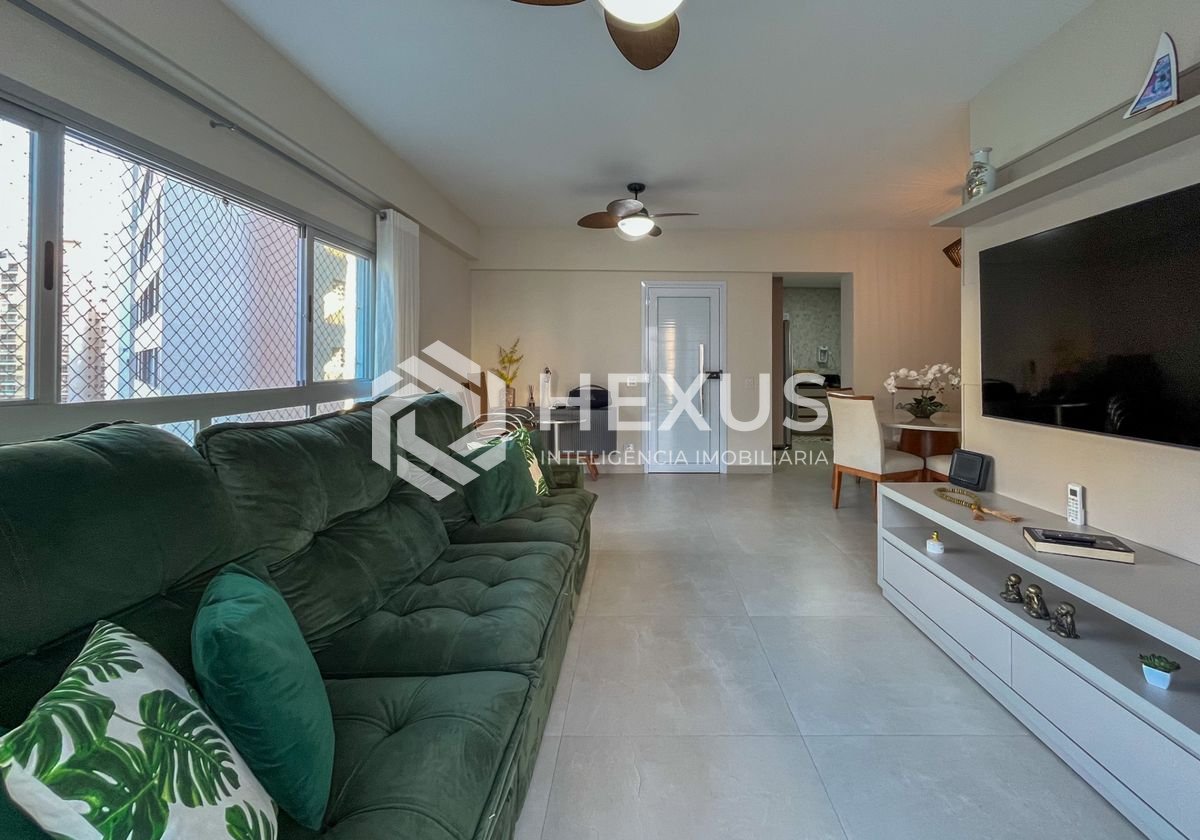 Foto 3 de Apartamento com varanda vista mar e lazer nas Pitangueiras, Guarujá