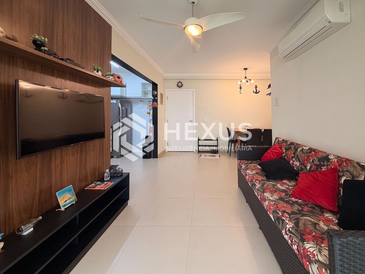 Foto 3 de Apartamento reformado com varanda gourmet vista mar parcial e lazer a 100m da praia nas Pitangueiras, Guarujá