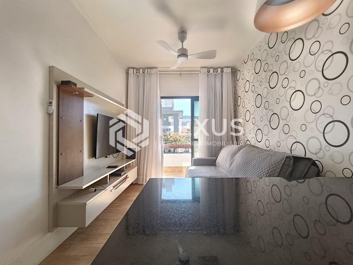 Foto 3 de Apartamento reformado com varanda e lazer a 150m da praia na região do Aquário na Enseada, Guarujá
