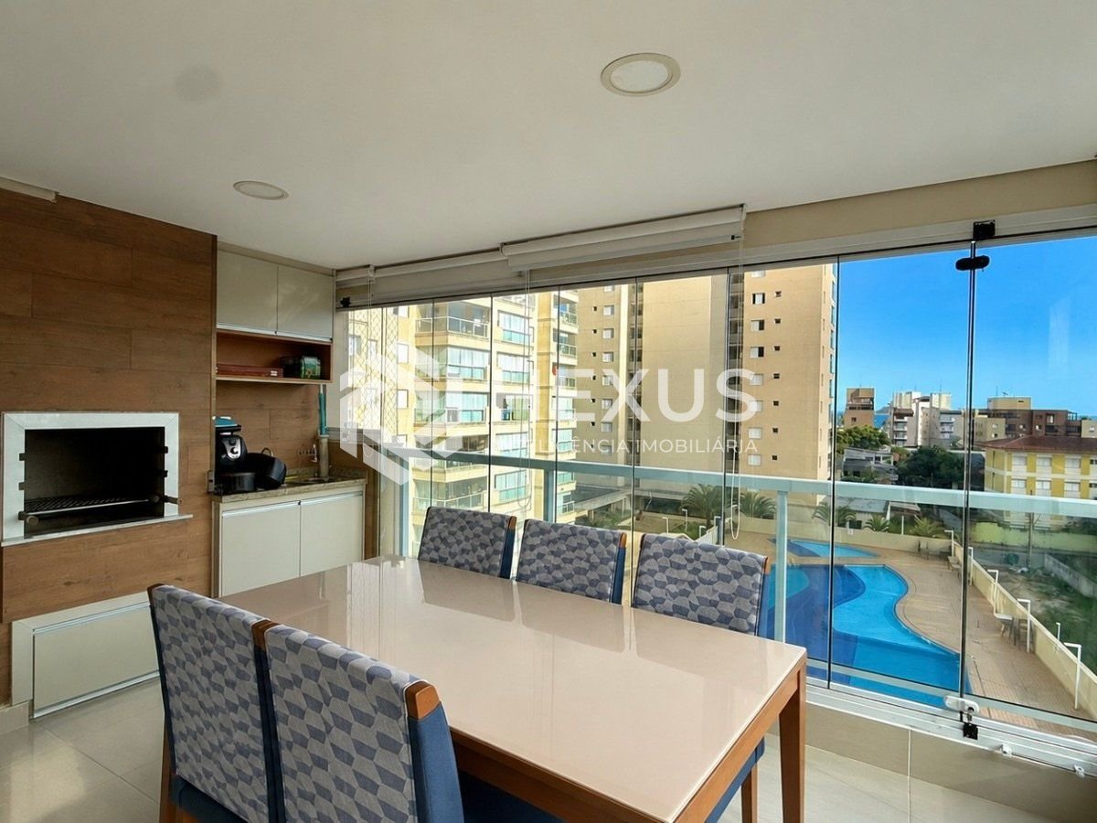 Foto 2 de Apartamento reformado com varanda vista mar e lazer a 300m da praia na região do Tortugas na Enseada, Guarujá